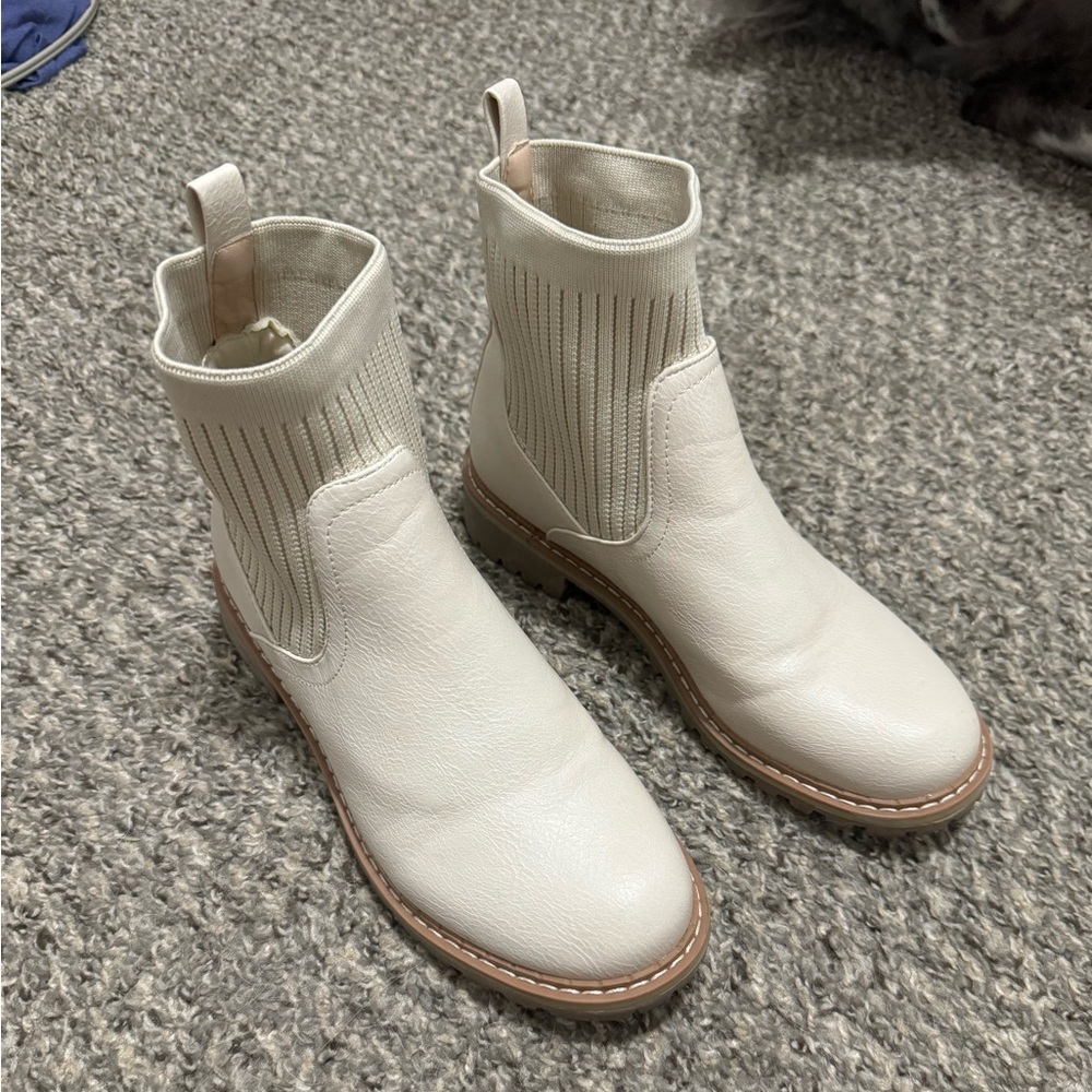 Corkys Cabin Fever booties